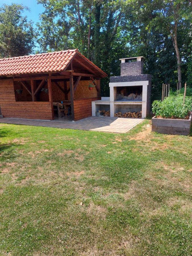 Guest House Flora Pazin Exterior foto